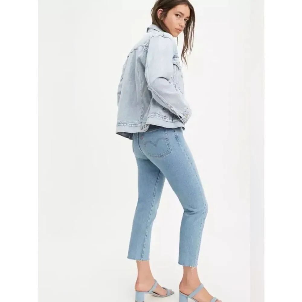 Levi’s Wedgie Straight Button Fly Cropped Raw Hem Light Wash Jeans Size 26
